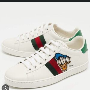 Never woren. Size 9 female sneakers